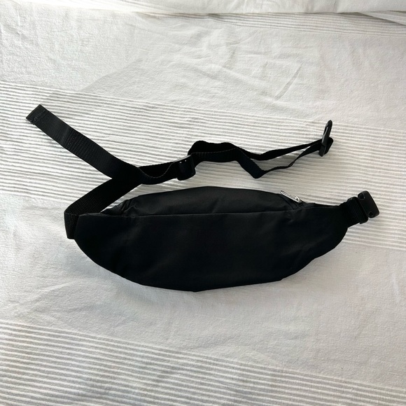 Disney Embroidered Minnie Mouse Black Fanny Pack Waist Bag - Picture 7 of 9